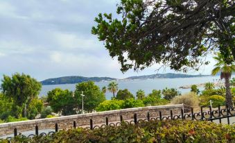 Typical Toulon Apartment 50M Beaches