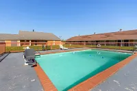 Econo Lodge - piscine