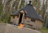 Älgparkens Stugby Hotels in Bergby