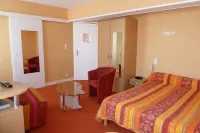 Logis Hotel Restaurant du Commerce Hotels in Clecy