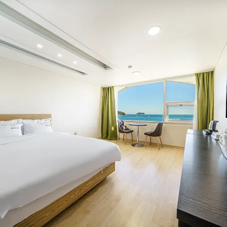 Geojedo Hakdong View Hotel Отели рядом с достопримечательностью «Скала Синсондэ»