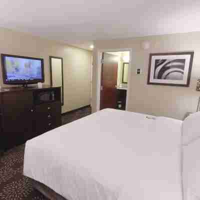 Holiday Inn Express & Suites Pittsburgh West - Green Tree Rooms