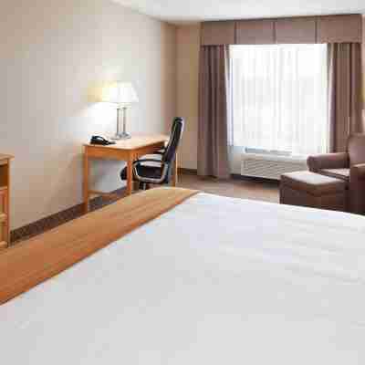 Holiday Inn Express & Suites Chesterfield - Selfridge Area Rooms