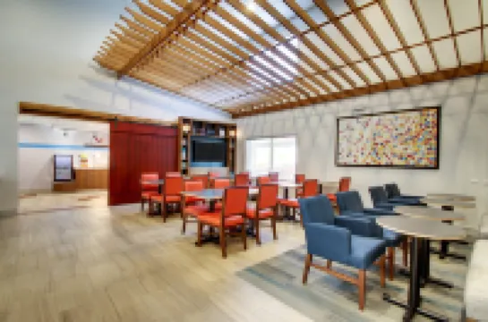 Holiday Inn Express & Suites AURORA - NAPERVILLE by IHG