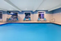 Holiday Inn Express & Suites Seaside-Convention Center Hotel a Seaside
