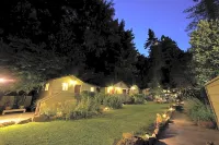 Cottages on River Road فنادق في Guerneville