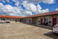 Best Western Endeavour Motel - parking