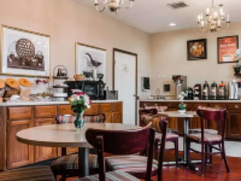 Econo Lodge & Suites Hotels in Cascade