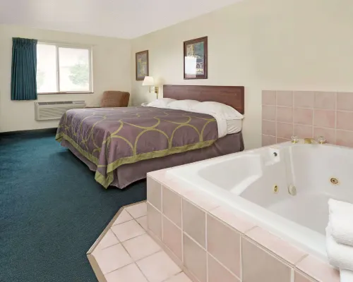 Super 8 by Wyndham Windsor Hotels in Windsor