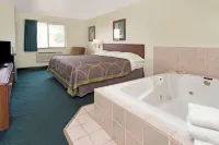 Super 8 by Wyndham Windsor