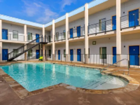 品質套房酒店 巴斯特羅普縣酒店