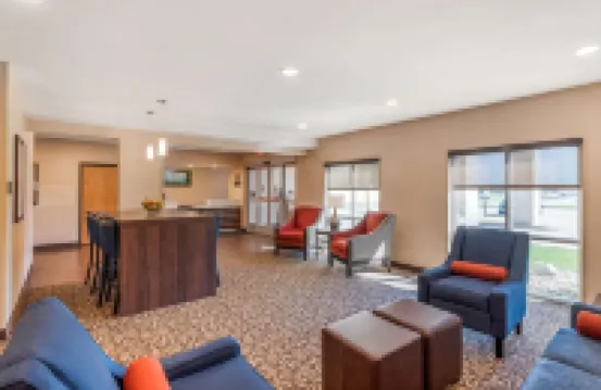 Comfort Inn & Suites Near Route 66