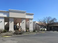 Quality Inn & Suites Hotels near Cincinnati Observatory