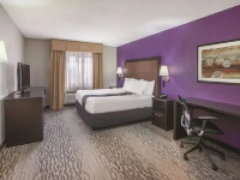 La Quinta Inn & Suites by Wyndham Erie Hotels in Summit Township