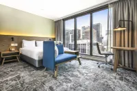 Holiday Inn Express Melbourne Little Collins Hotels near Fairbairn Park