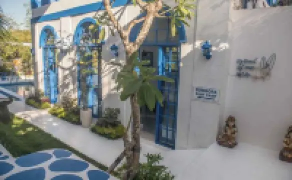بومبورا سيرف كامب Hotels near معبد أولواتو