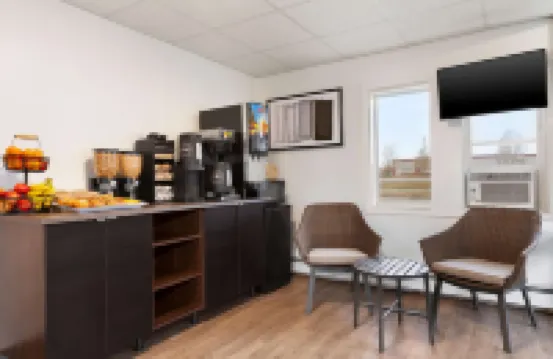 Howard Johnson by Wyndham Grande Prairie - breakfast