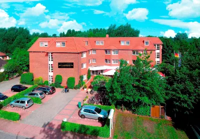Hotel am Badepark Отели в г. Вифельштеде