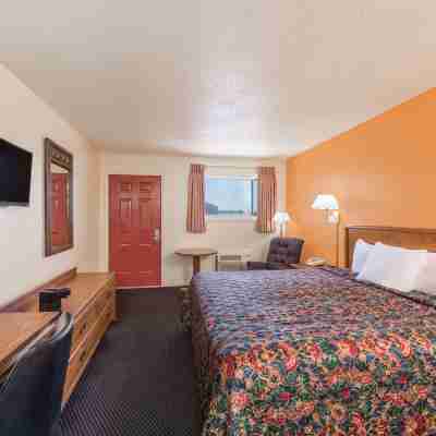 Knights Inn Chanute Rooms