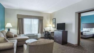 comfort-inn-and-suites-sarasota-i75