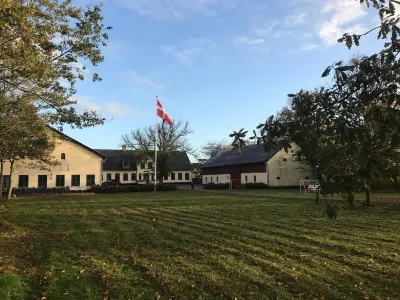 Bremsmaj Farm Holiday Hotels near Høje Kolstrup Kirke