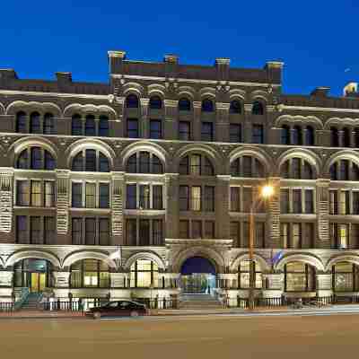 Hilton Garden Inn Milwaukee Downtown Hotel Exterior