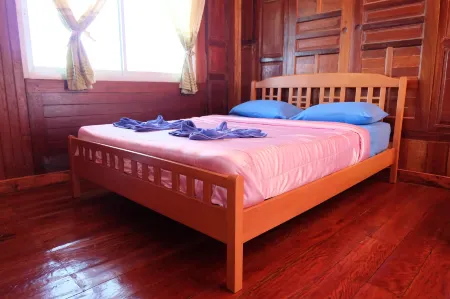 Sripitsanu Bungalows Отели рядом с достопримечательностью «Hat Tham Phang»