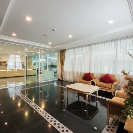 Romance Hotel Srinakarin Отели рядом с достопримечательностью «Торговый центр Seacon Square»