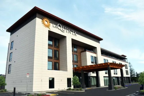 La Quinta Inn & Suites by Wyndham Santa Rosa Sonoma Hotels in Sonoma County