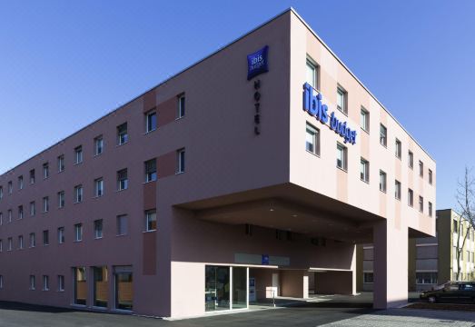 4. 이비스 버짓 취..