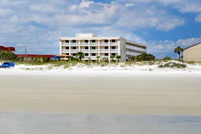 Guy Harvey Resort on Saint Augustine Beach Hôtels à proximité de : Flagler College Business Services