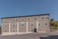 Harbor House Inn