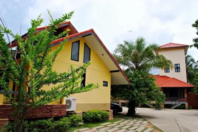 Tanisa Resort Hotels near Wat Hua Thanon