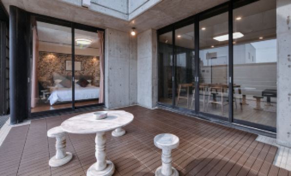 BRUCE HOUSE