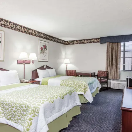 Days Inn & Suites by Wyndham Youngstown / Girard Ohio Ξενοδοχεία στην πόλη Trumbull County