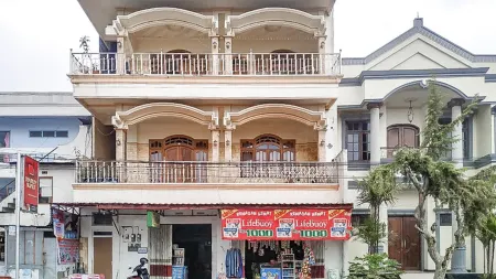 Villa Al Barokah Syariah Family Mitra RedDoorz Near Sarangan Lake Отели в г. Magetan