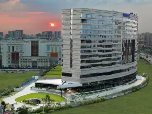 Novotel Kolkata - Hotel & Residences