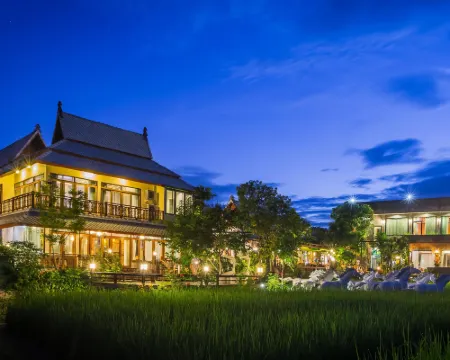 ภูสันฟ้า รีสอร์ท โรงแรมในอำเภอ แม่แตง