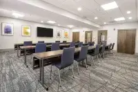 Holiday Inn Express & Suites FESTUS - SOUTH ST. LOUIS by IHG - parking