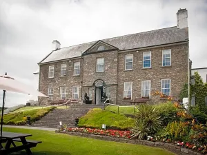 Falls Hotel & Spa