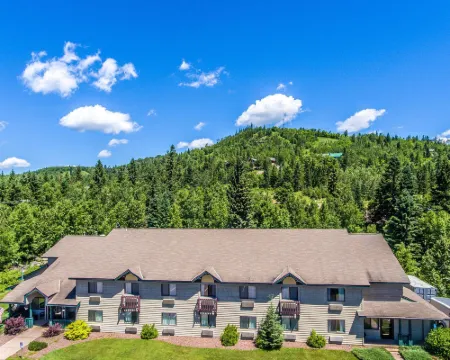 Mountain Inn at Lutsen Hotels in Cook County