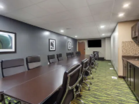 薩斯喀徹温堡貝斯特韋斯特優質套房酒店 薩斯喀徹温堡酒店