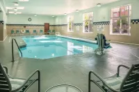DoubleTree by Hilton Olympia - Pools