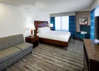 Hilton Garden Inn Omaha-Downtown/Old Market Area Отели рядом с достопримечательностью «Парк Лорицен Гарденс / Кенфик»