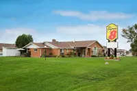Super 8 by Wyndham Port Elgin - parking