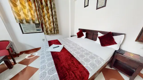 Tuk Tuk Backpackers- Near Jaipur Train Station