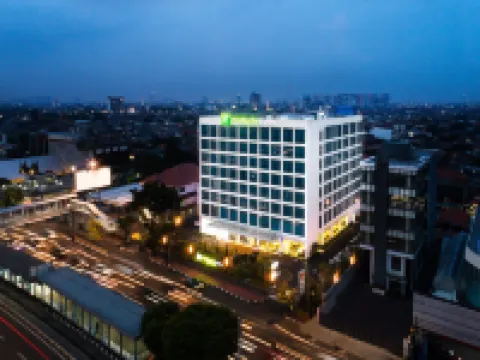 Holiday Inn Express Jakarta Menteng Hotels near Halim Perdanakusuma International Airport