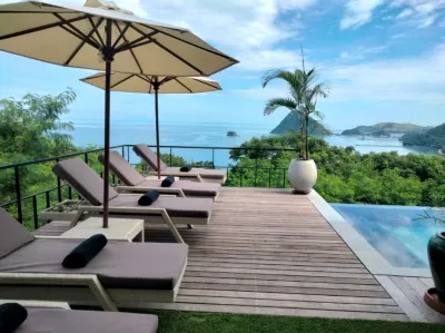 Paradise Garage Komodo Villa