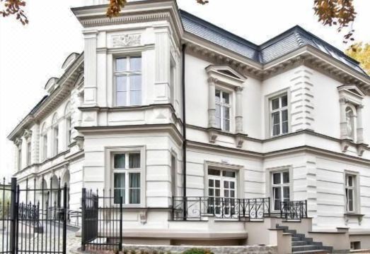 4. 레드 바론 호텔..