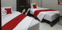 RedDoorz @ Hotel Yaki Mamuju Các khách sạn ở Mamuju